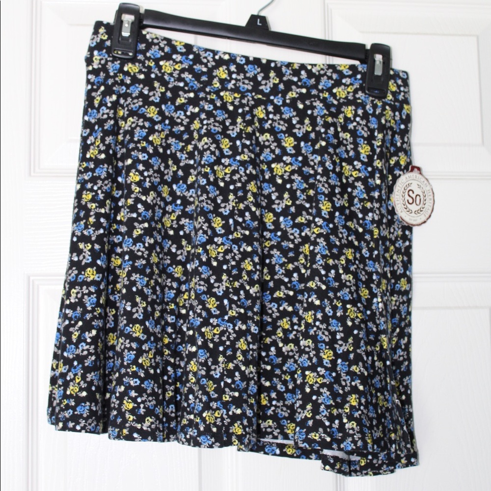 Kohl’s BRAND NEW Floral Skater Skirt